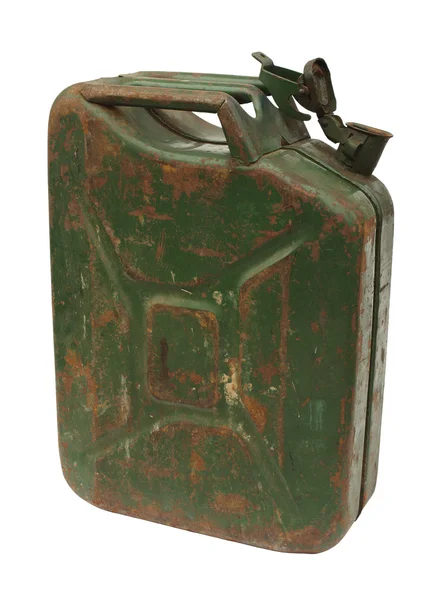 Старая ржавая канистра с бензином с открытой крышкой — стоковое фото
