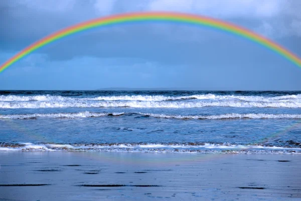 Blue waves and rainbow — Stock Photo, Image