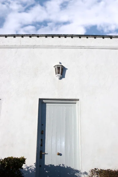 青灰色の前面ドア — ストック写真