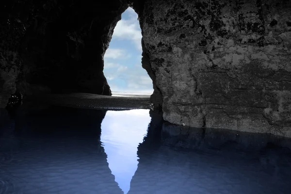 Uvnitř jeskyně útesu — Stock fotografie