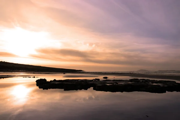 Beale fioletowy plaży dawn — Zdjęcie stockowe