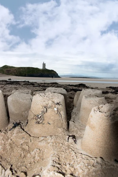 Igazi vár sandcastles, és a sziklák — Stock Fotó