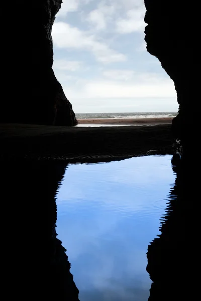 Cliff cave from inside dark entrance — Stock Photo, Image