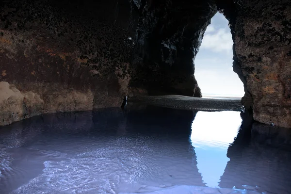 Grotte de falaise de l'entrée intérieure — Photo