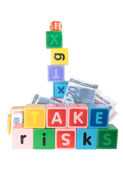 Assumir riscos em crianças carta jogar blocos — Fotografia de Stock