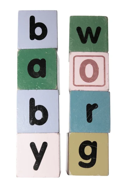 Bebê crescer em brinquedo jogar letras de bloco com recorte caminho no branco — Fotografia de Stock