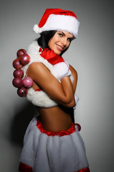 Mooi en sexy vrouw draagt santa clausule kostuum — Stockfoto