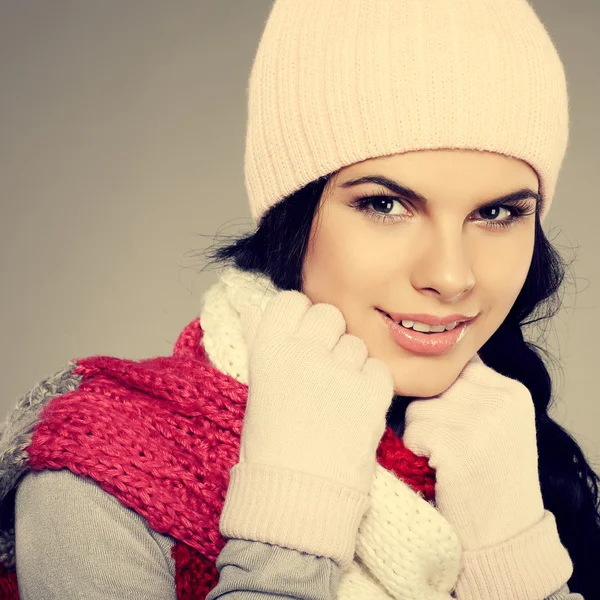 Uma foto de menina bonita está em roupas de inverno — Fotografia de Stock