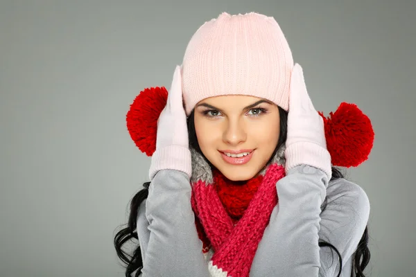Kış giysileri içinde güzel bir kız bir fotoğraf olduğunu — Stok fotoğraf