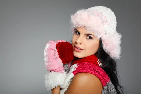 Egy fénykép-ból gyönyörű lány van a téli ruhák — Stock Fotó