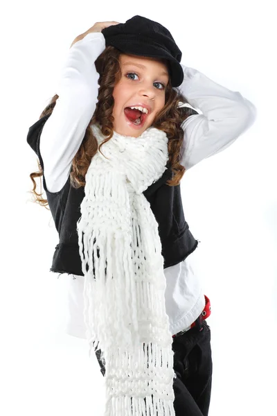 Ένα όμορφο κοριτσάκι που είναι στο φθινόπωρο ρούχα, απομονωμένη σε ένα λευκό αμουδερές — Φωτογραφία Αρχείου