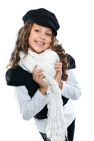 Маленькая красивая девушка в осенней одежде, изолированная на белом заднем плане — стоковое фото