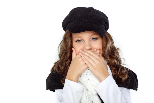 Una piccola bella ragazza è in abiti autunnali, isolata su uno sfondo bianco — Foto Stock
