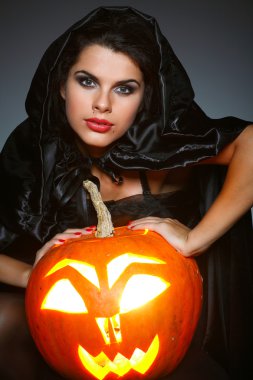 Cadı halloween gece elbiseli cinsel esmer