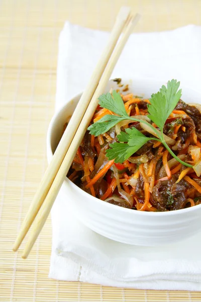 Asian style salad with carrots, meat and chili peppers — Stock Photo, Image