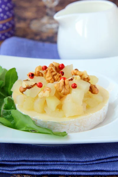 Appetizer delicacy of pears and cheese Camembert — Stock Photo, Image