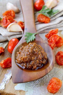 kurutulmuş domates pesto sosu kırmızı