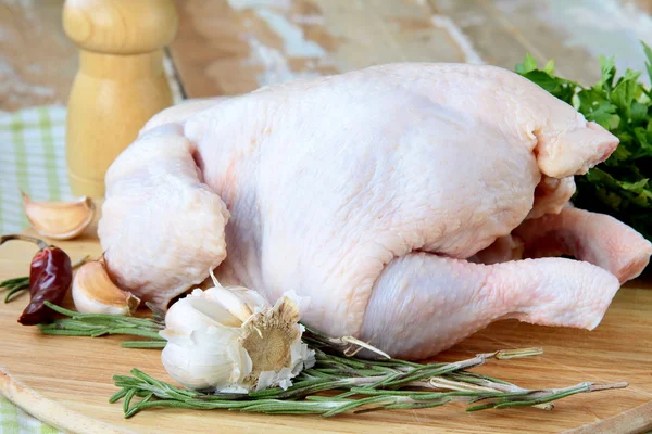 Raw chicken, whole and uncooked — Stock Photo, Image