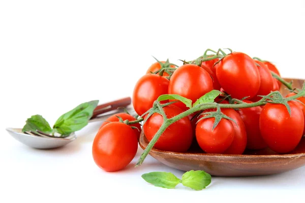 Tomates cereja frescos em prato, colher e garfo — Fotografia de Stock