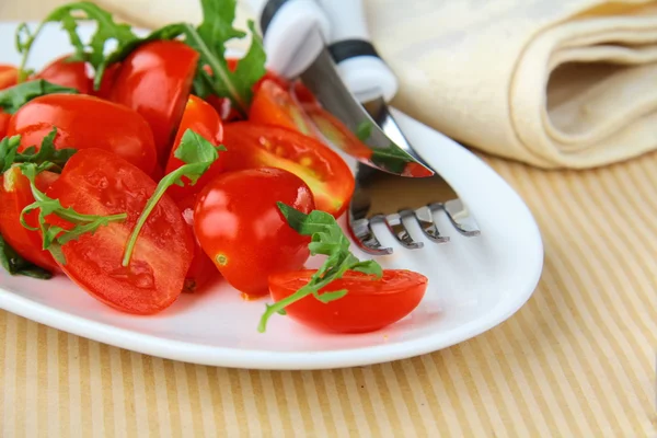 Salad of fresh tomatoes with basil — Stock Photo, Image