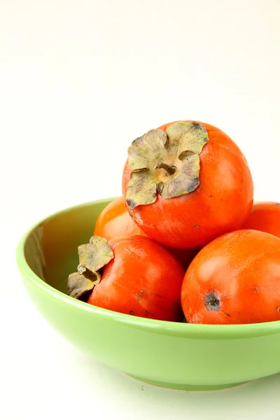 Fruta de caqui sobre fondo blanco — Foto de Stock