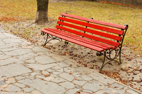 Red bench in park — Stock Photo, Image
