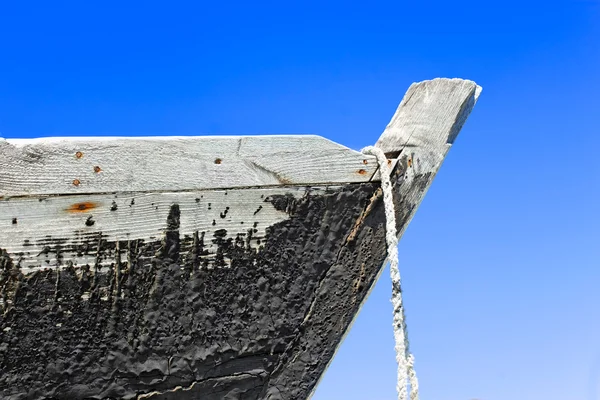 Нос деревянной лодки — стоковое фото