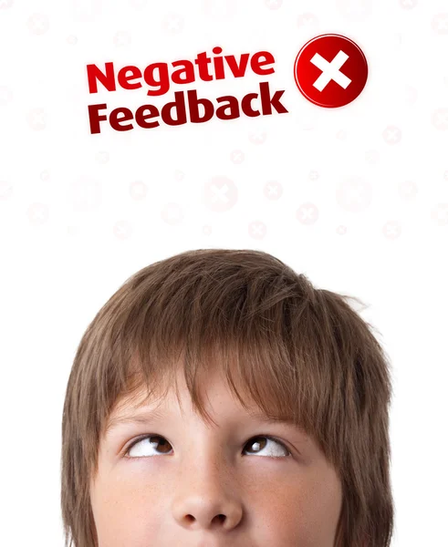 Mladí hlavou při pohledu na pozitivní negativní signály — Stock fotografie