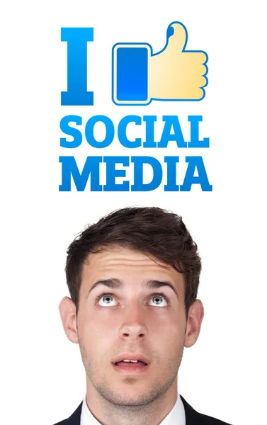Молода голова дивиться на соціальний тип ікон і знаків — стокове фото