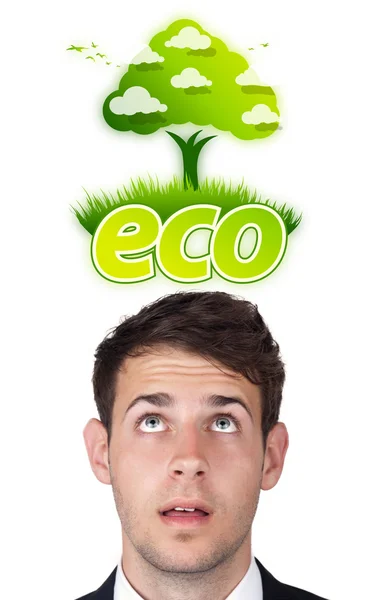 Genç kafa yeşil eco tabelaya bakarak — Stok fotoğraf