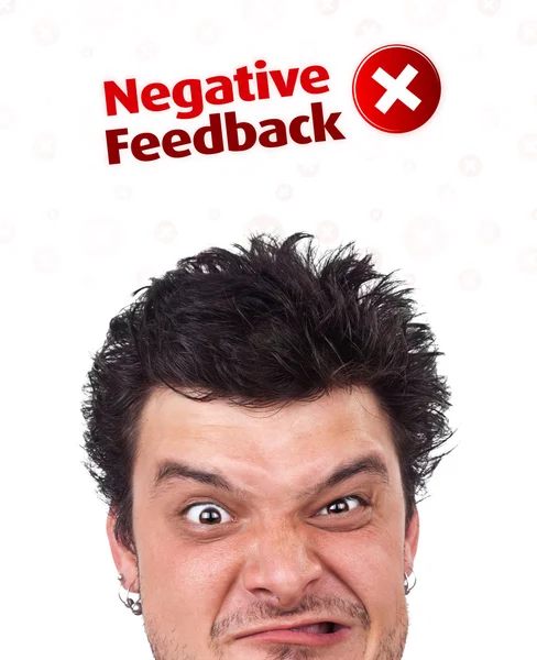 Junger Kopf blickt auf positive negative Zeichen — Stockfoto