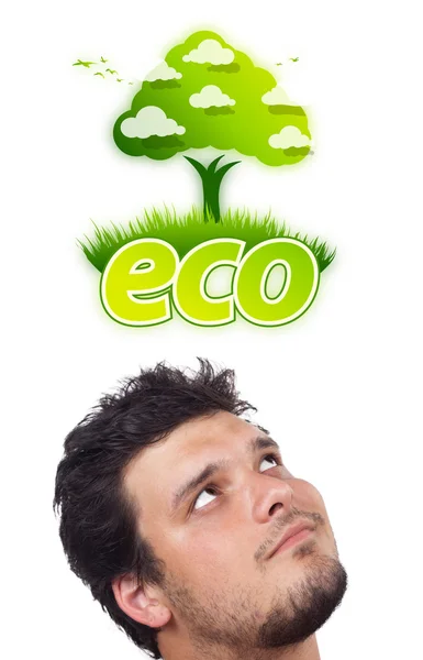 Молода голова дивиться на зелений екологічний знак — стокове фото