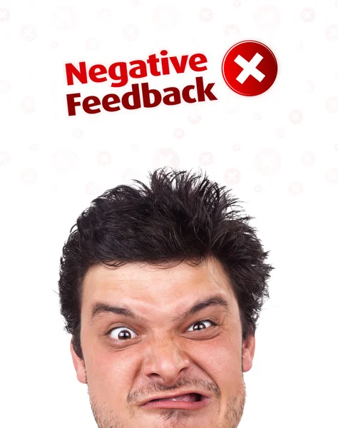 Jonge hoofd kijken naar positieve negatieve signalen — Stockfoto