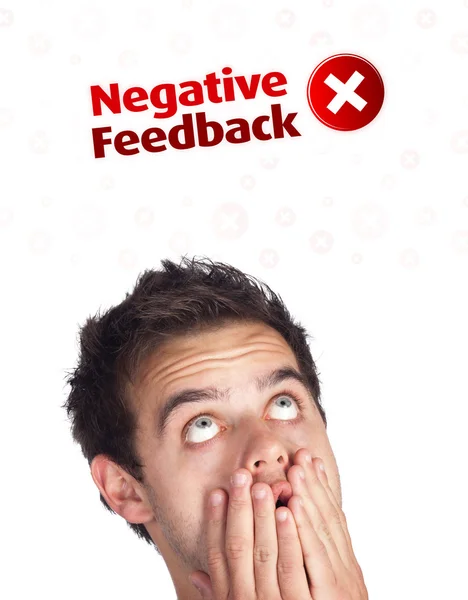 Unga huvud tittar på positiva negativa tecken — Stockfoto