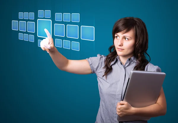 Mujer de negocios presionando el tipo de alta tecnología de los botones modernos —  Fotos de Stock