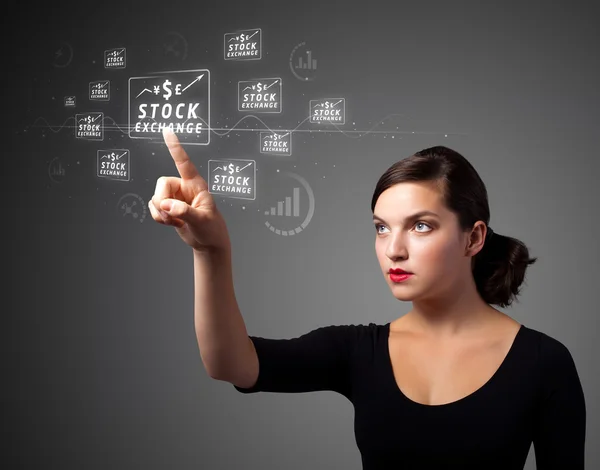 Mujer de negocios presionando el tipo de negocio moderno de botones —  Fotos de Stock