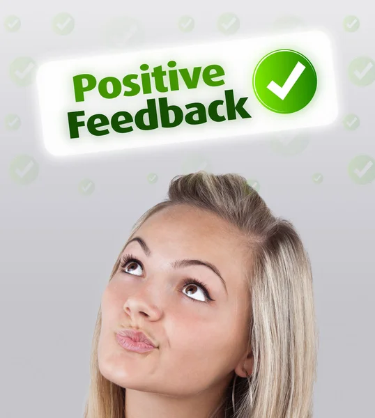 Meisje kijkend naar positieve negatieve signalen — Stockfoto