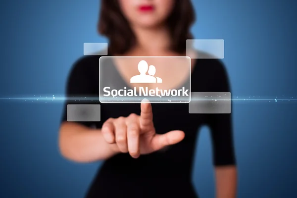 Geschäftsfrau drängt auf moderne soziale Ikonen — Stockfoto
