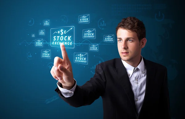 Üzletember, modern üzleti típusú gomb megnyomásával — Stock Fotó