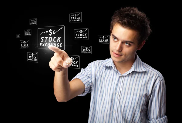 Affärsman att trycka på moderna företag typ av knappar — Stockfoto