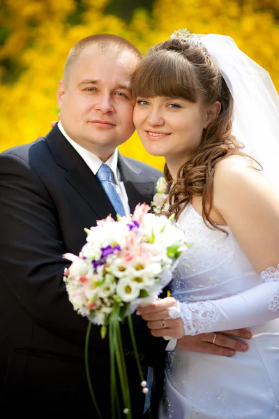 Os recém-casados — Fotografia de Stock