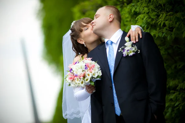 Porträtt av ett nygift par — Stockfoto