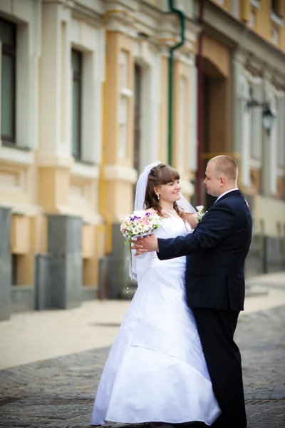 Fiatal házaspár newlywed — Stock Fotó