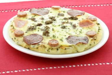 et severler pizza yemeye hazır sıcak