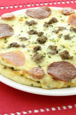 et severler pizza yemeye hazır sıcak