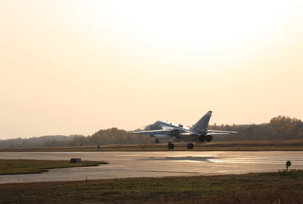Militaire jet bommenwerper vliegtuig su-24 fencer — Stockfoto