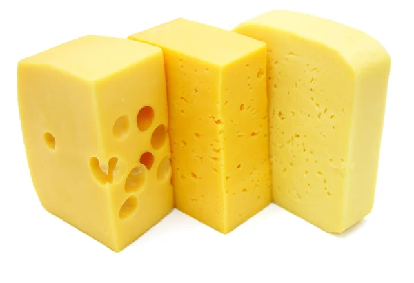 Três pedaços de diferentes tipos de queijo — Fotografia de Stock