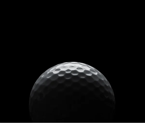 Golfball auf schwarzem Hintergrund mit Kopierraum — Stockfoto