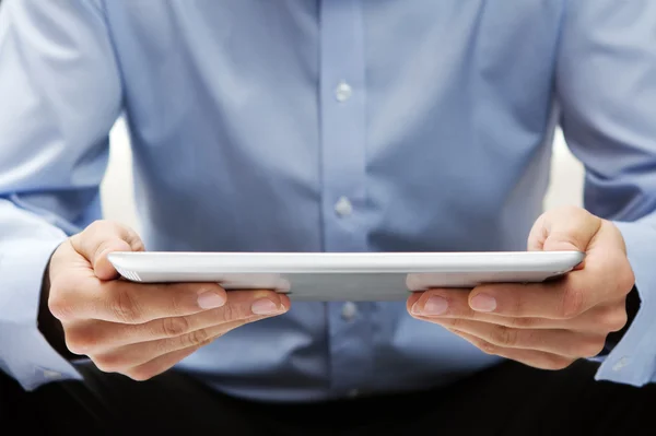 Dijital tablet, haber okuma — Stok fotoğraf