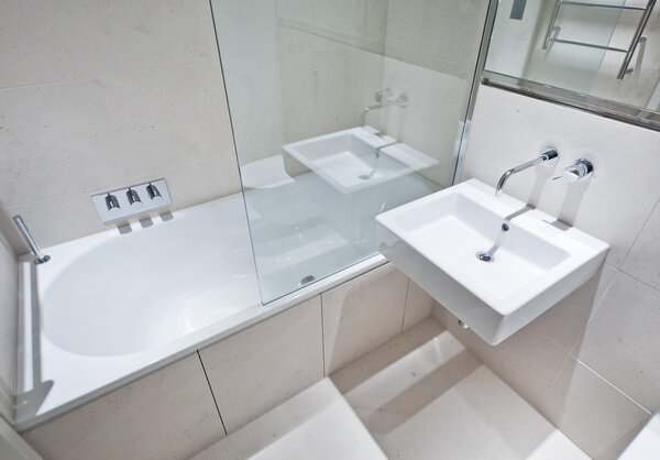 Светлая ванная комната
